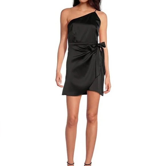 Gianni Bini Dresses & Skirts - Gianni Bini Black Asymmetrical One Shoulder Cocktail Dress